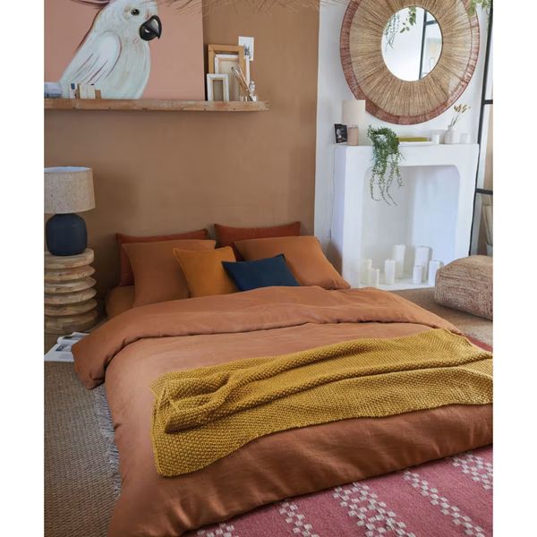 Диван-ліжко 2-місний із теракотового вельвету Hallen фото
